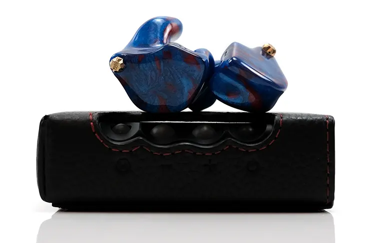 Unique Melody Mest Jet Black on top of Chord Mojo 2