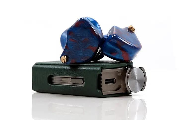 Unique Melody Mest Jet Black on top of DC-Elite