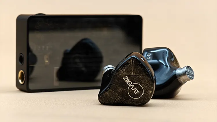 ZiiGaat Lush beside Heartfield R1 dongle