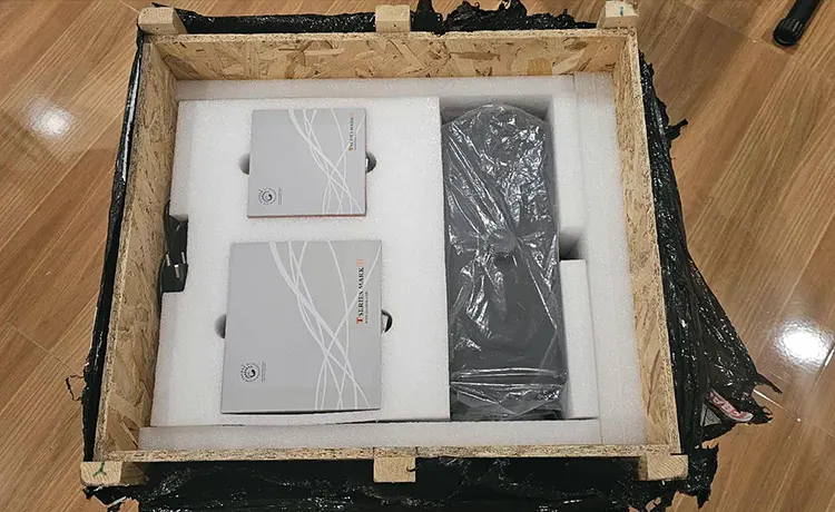 Auris Audio Headonia 300B wooden crate