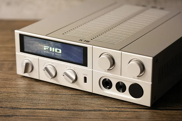 FiiO K15 front panel with screen turned on