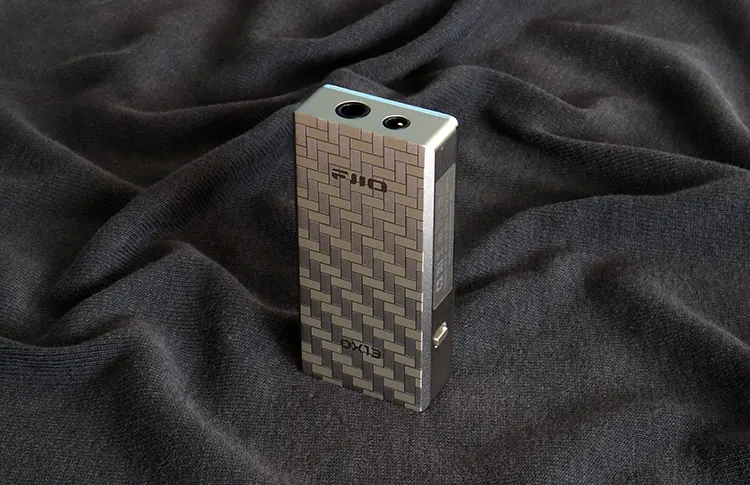 FiiO QX13 carbon fiber rear panel