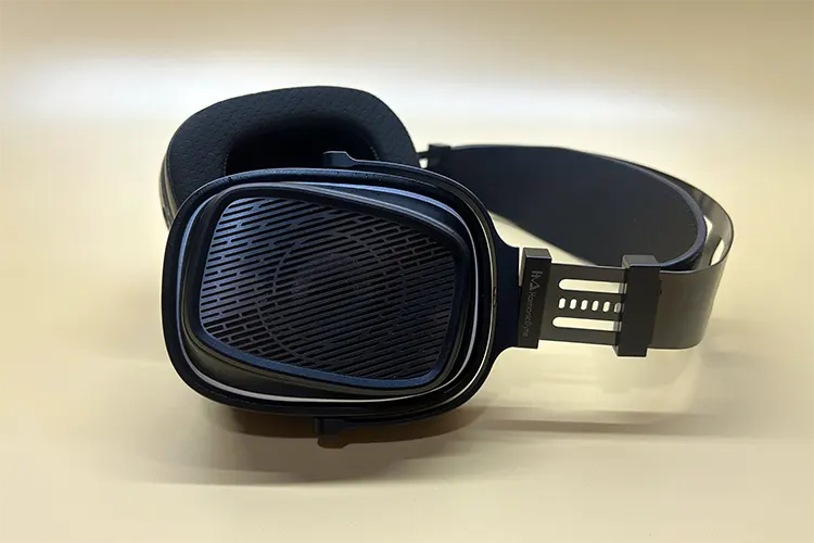 HarmonicDyne BAROQUE side view