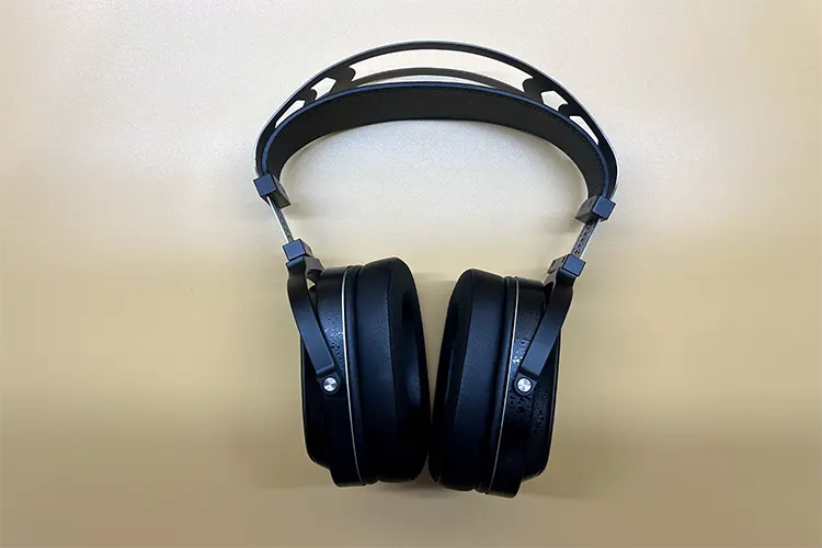 HarmonicDyne BAROQUE view of ear pads