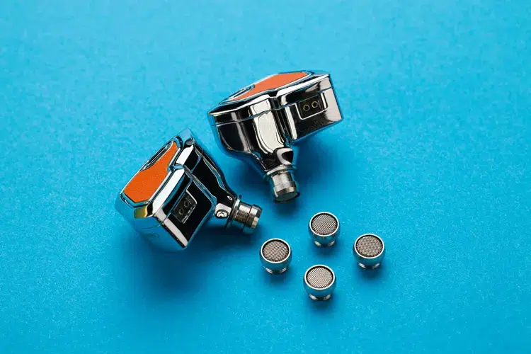 Hidizs MS2 PRO 2 shells and 4 filters