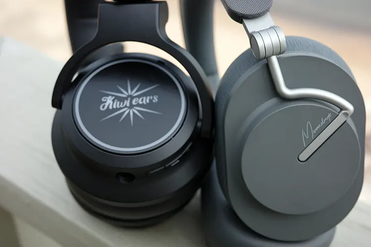 Kiwi Ears Aventus beside MOONDROP Edge