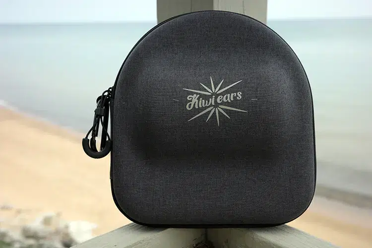 Kiwi Ears Aventus carry case