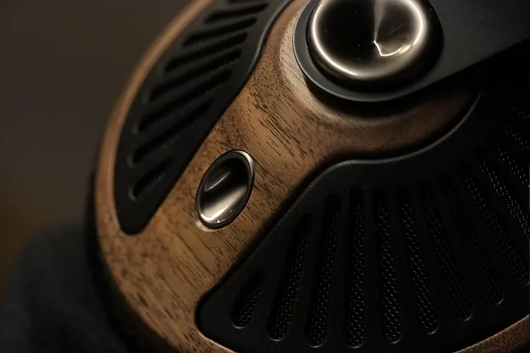 Meze Audio 105 SILVA closeup of ear cup