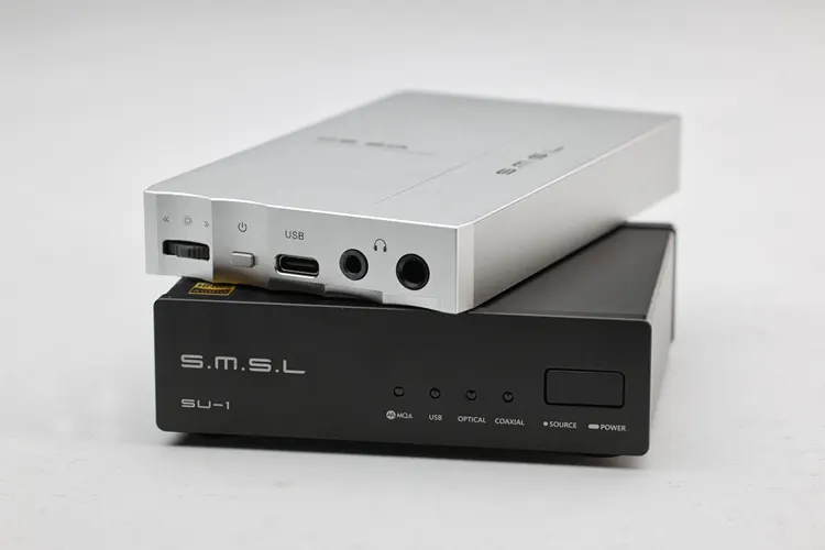 SMSL DS20 on top of SMSL SU-1 DAC