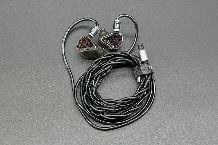 THIEAUDIO Valhalla attached to stock cable