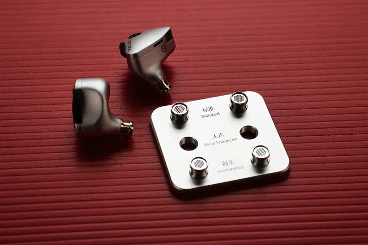 Twistura Woodnote shells beside the filter tray