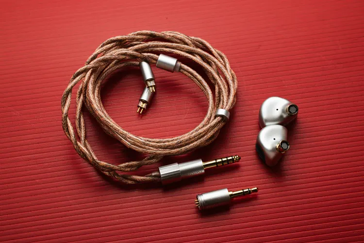 Twistura Woodnote shells beside the stock cable