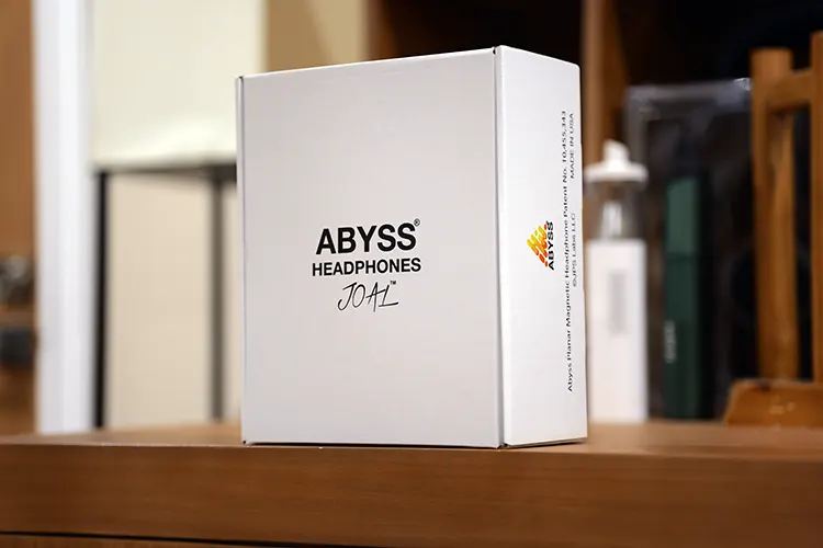 ABYSS JOAL box on wood bench