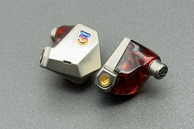 Campfire Audio Grand Luna faceplate and nozzle