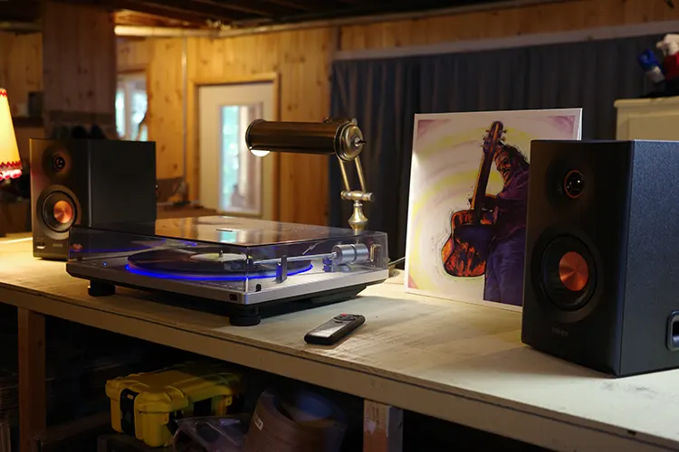 Edifier MR5 speakers on desktop with TT13 turntable