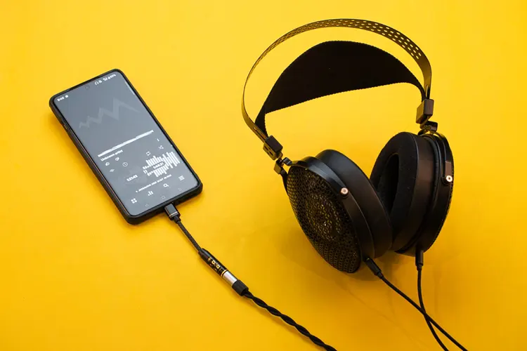 FiiO JIEZI with MOONDROP Horizon headphones