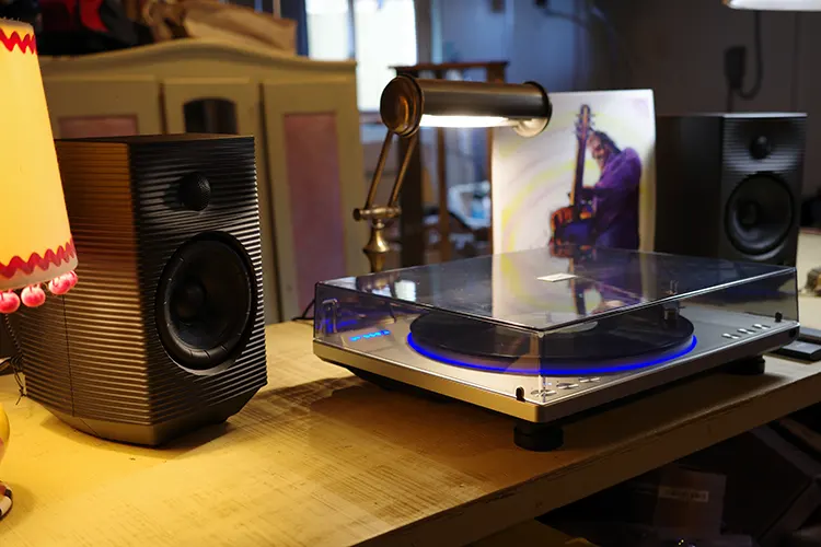 FiiO SP5 left speaker on desktop with TT13 turntable