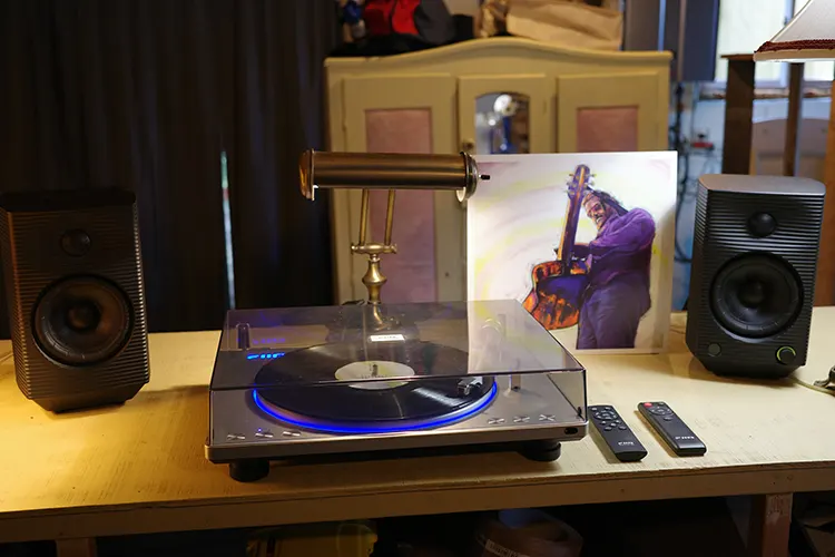 FiiO SP5 on desktop with TT13 turntable