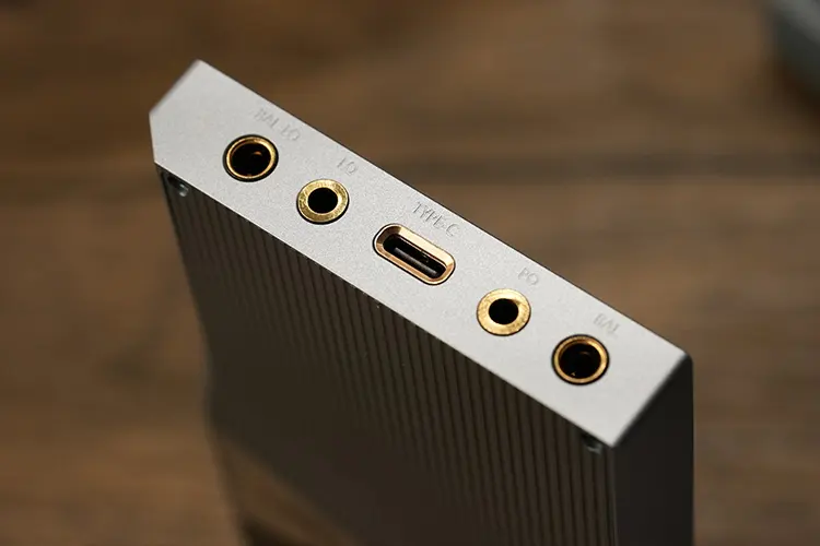 HiBy R6Pro II 2025 base panel connector ports