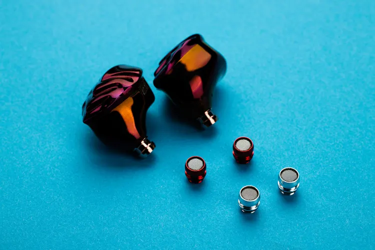 Hidizs MK12 Turris Titanium Edition IEM beside 2 tuning filters