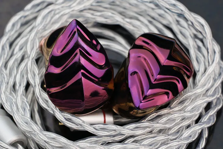 Hidizs MK12 Turris Titanium Edition IEM inside stock cable