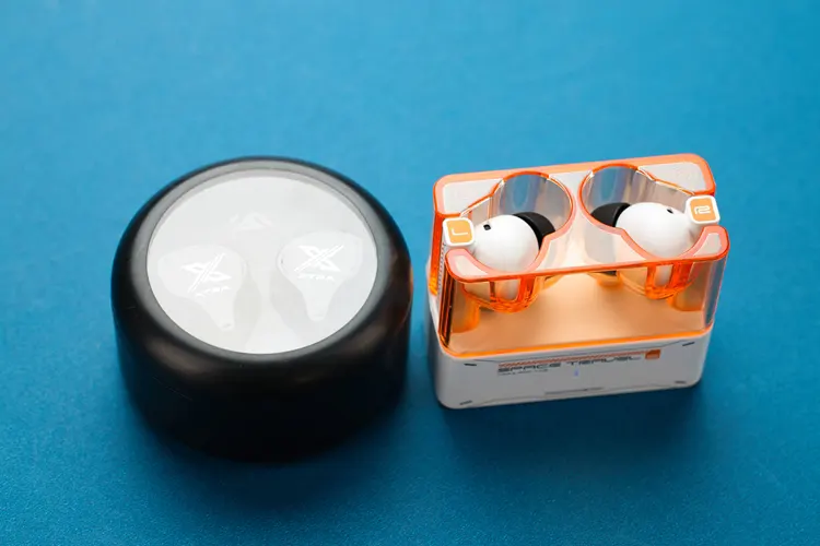 MOONDROP Space Travel 2 TWS beside KZ XTRA TWS