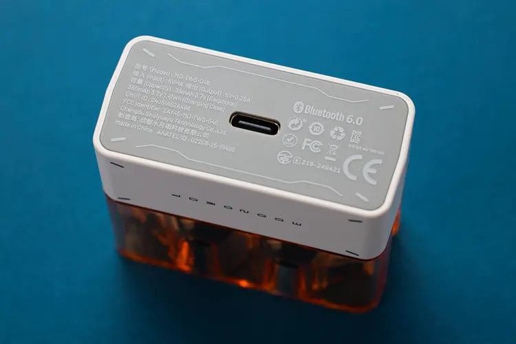 MOONDROP Space Travel 2 USB-C charging port on base