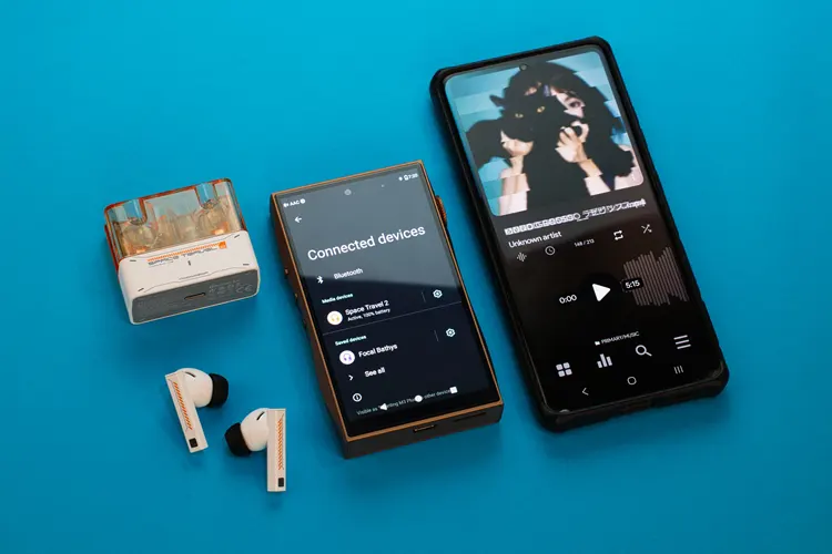 MOONDROP Space Travel 2 beside 2 DAPs