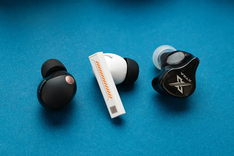 MOONDROP Space Travel 2 single earbuds beside two other TWS single earbuds