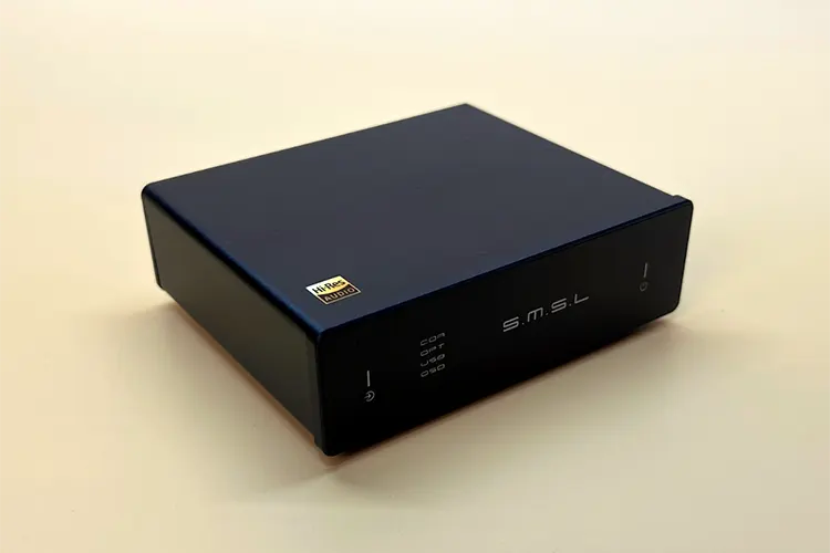 SMSL D1 at a side angle