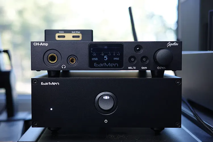 EarMen CH-Amp Signature LCD screen turned on