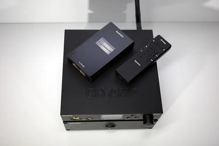 EarMen CH-Amp Signature with L-Amp on top
