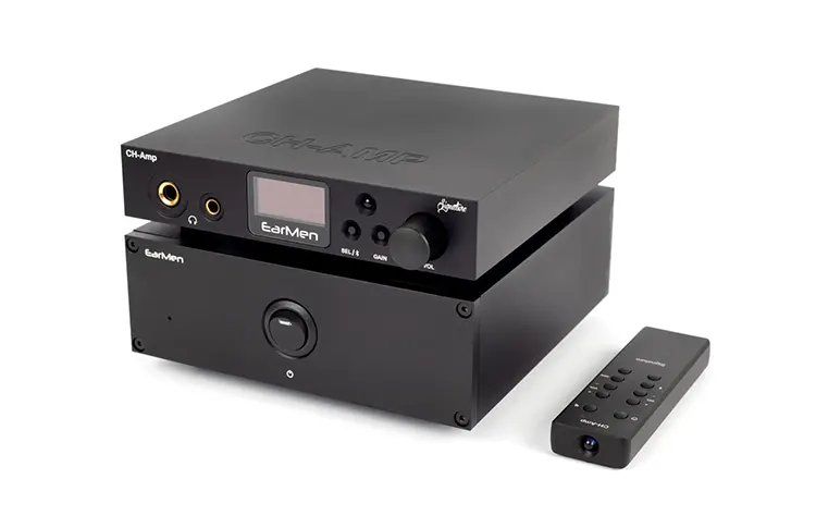 EarMen CH-Amp Signature with remote control on white background