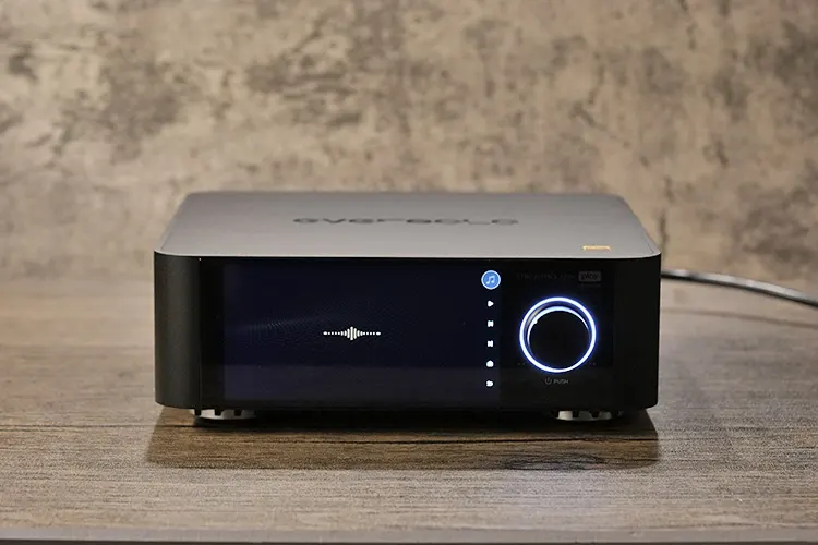 Eversolo Play front panel