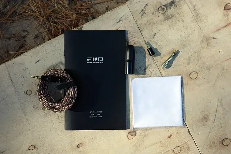 FiiO FT13 headphones accessories