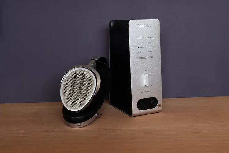 HIFIMAN Edition XV beside the EF600 headphone amplifier
