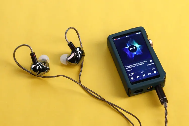 Hidizs x Linsoul AP80 PRO MAX DAP connected to Hidizs MK10 earphones