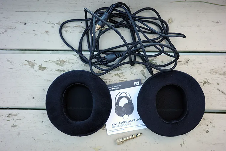 Kiwi Ears Altruva accessories