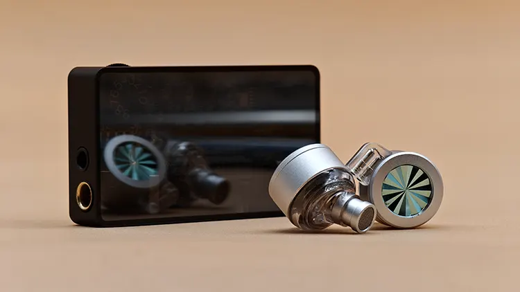 LETSHUOER D02 shells beside Heartfield R1 dongle