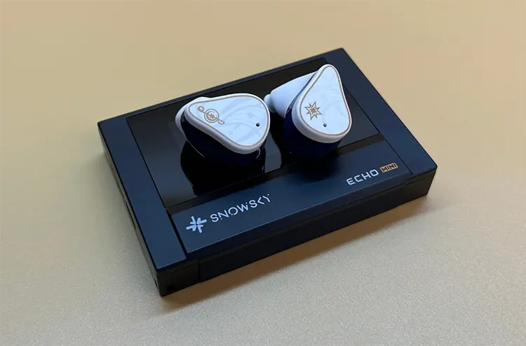 MOONDROP x HONKAI Star Rail Robin shells on Echo Mini DAP