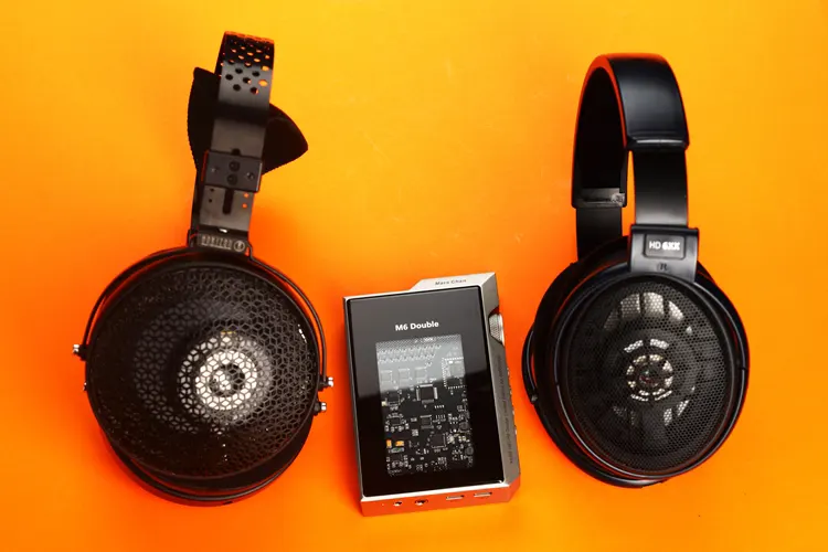 MUSE HiFi M6 Double between MOONDROP Horizon and Sennheiser HD 6XX headphones