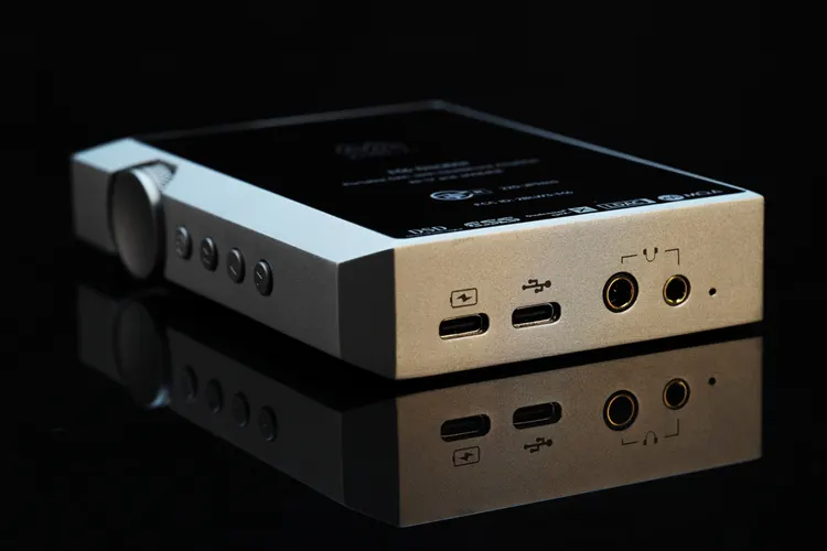 MUSE HiFi M6 Double connection ports at the bottom panel