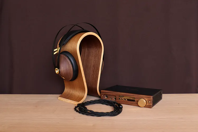 Meze Audio 99 Classics 2nd Generation beside Rose Technics RT-5000 amplifier