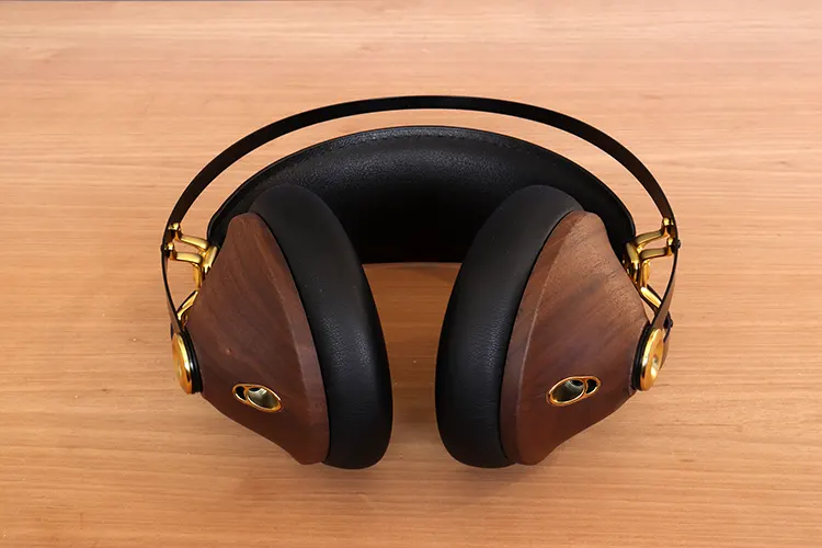 Meze Audio 99 Classics 2nd Generation cup view