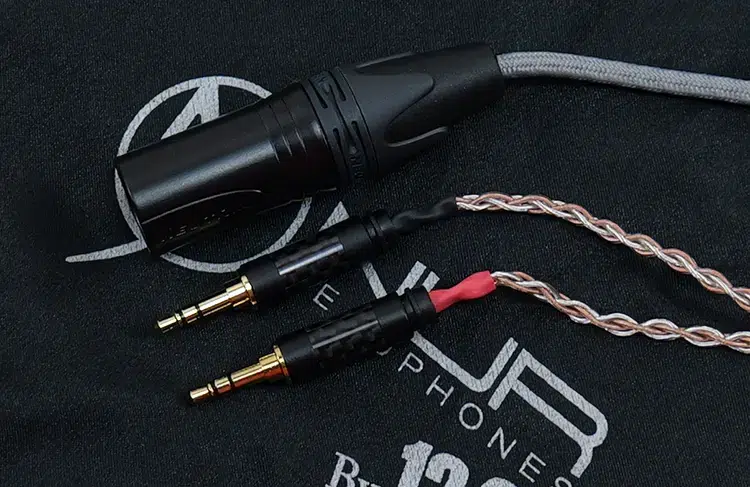 NUR Harmonia stock cable on black satin pouch