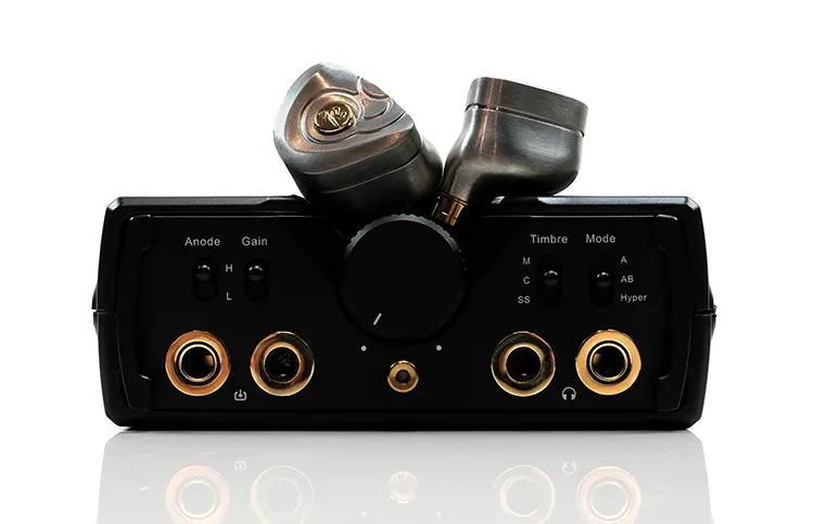 TANGZU The Monkey King shells on top of the Cayin C9ii amplifier