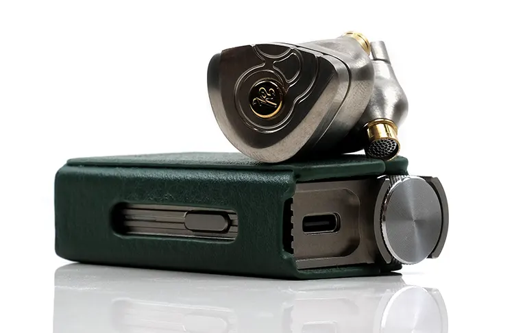 TANGZU The Monkey King shells on top of the iBasso DC-Elite