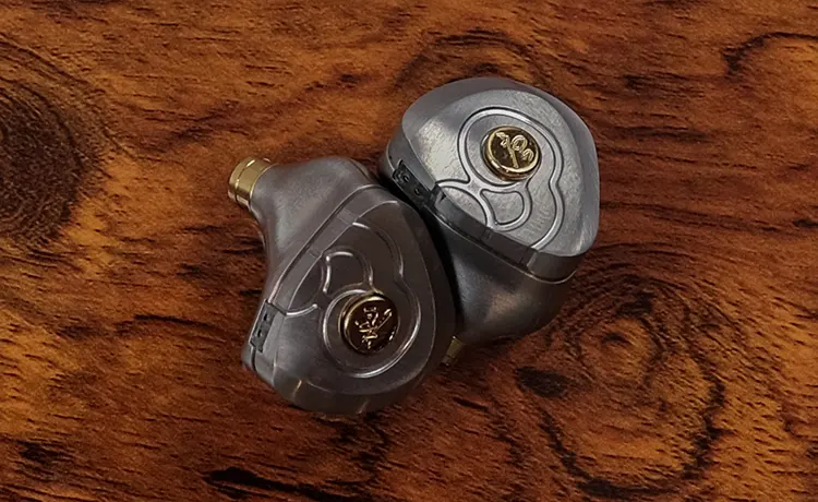 TANGZU The Monkey King shells on wooden background