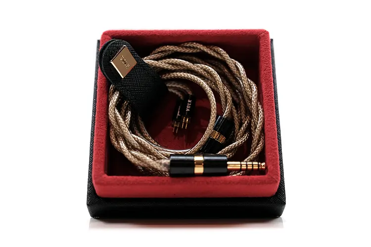 Volk Audio ÉTOILE stock cable in black display box