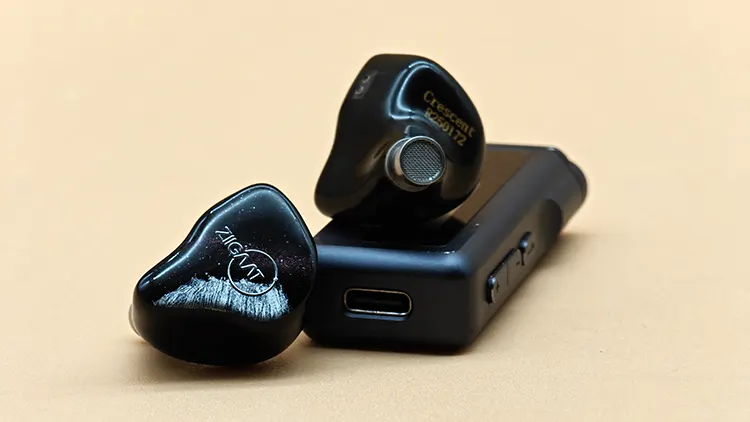 ZiiGaat Crescent shells on top of the Colorfly CDA-M2 dongle DAC